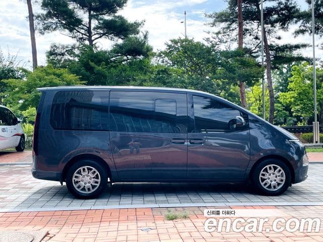 Hyundai Staria 2021 — ფოტო 12/14