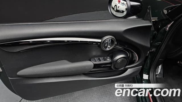 Mini Cooper S Convertible 2024 — Photo 6/31