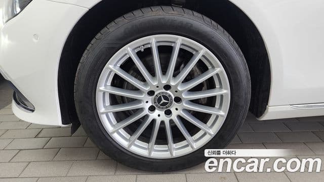Mercedes-Benz E-Class 2023 — ფოტო 4/20
