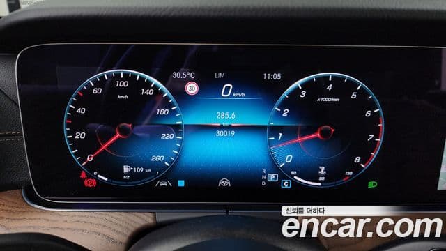 Mercedes-Benz E-Class 2023 — ფოტო 6/20