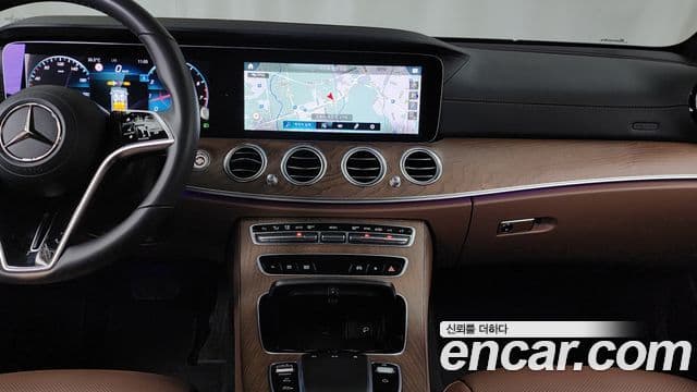 Mercedes-Benz E-Class 2023 — ფოტო 14/20