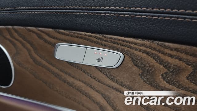 Mercedes-Benz E-Class 2023 — ფოტო 19/20