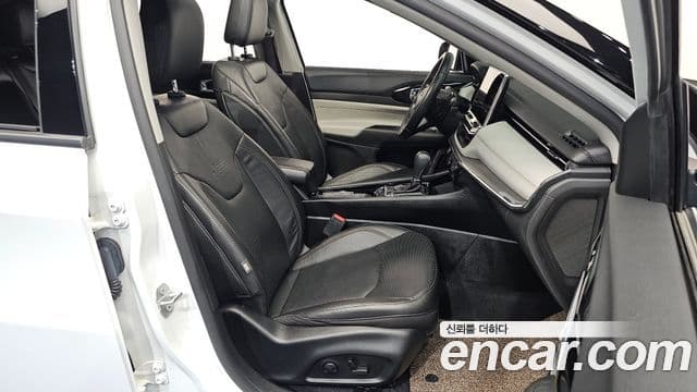 Jeep Compass 2022 — ფოტო 22/35