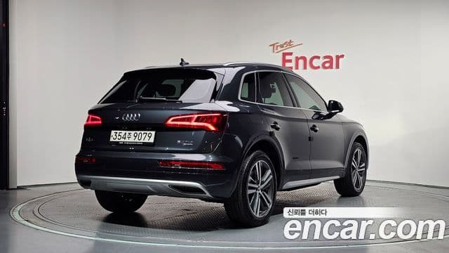 Audi Q5 2020 — ფოტო 2/20