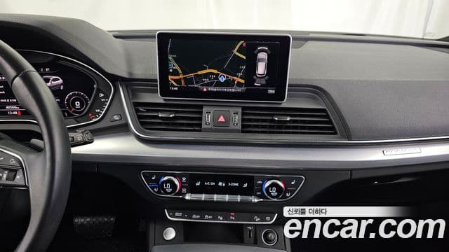 Audi Q5 2020 — ფოტო 14/20