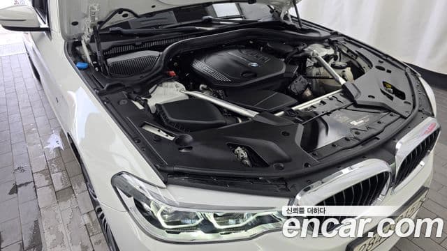 BMW 5 Series 2020 — ფოტო 6/20