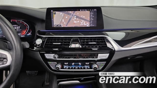 BMW 5 Series 2020 — ფოტო 14/20