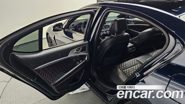 Genesis G70 2018 — Photo 18/37