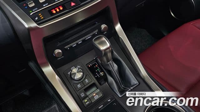 Lexus NX300h 2019 — Şəkil 9/20