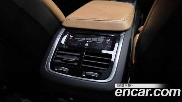 Volvo XC60 2019 — Şəkil 19/20
