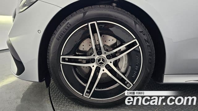 Mercedes-Benz E-Class 2025 — ფოტო 4/20