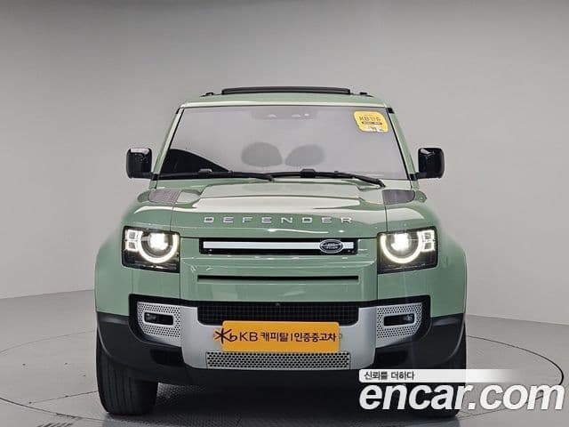 Land Rover Defender 2023 — Photo 7/20