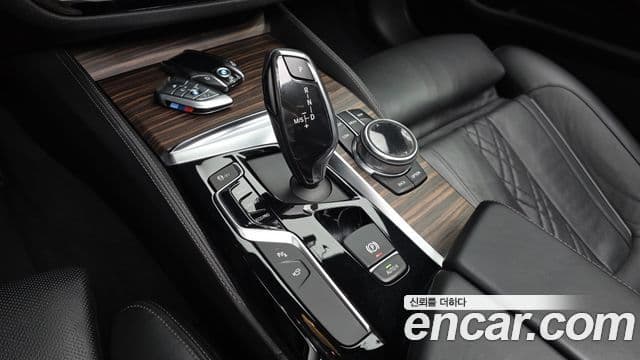 BMW 5 Series 2018 — Фото 9/20