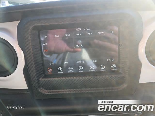 Jeep Wrangler 2021 — ფოტო 9/20