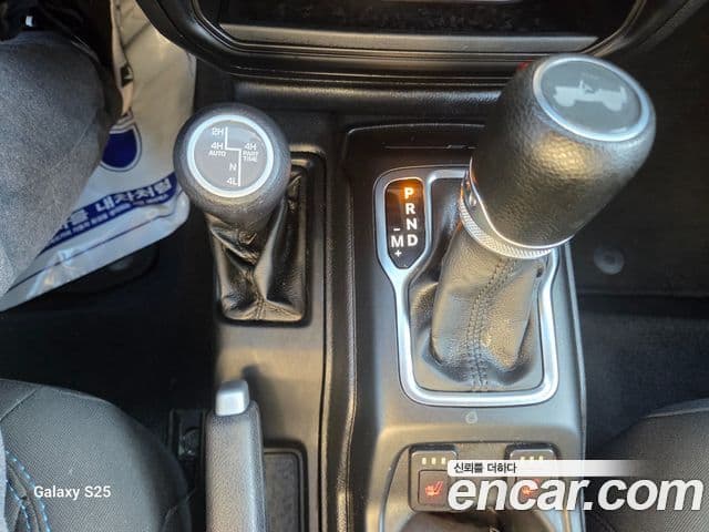 Jeep Wrangler 2021 — ფოტო 13/20