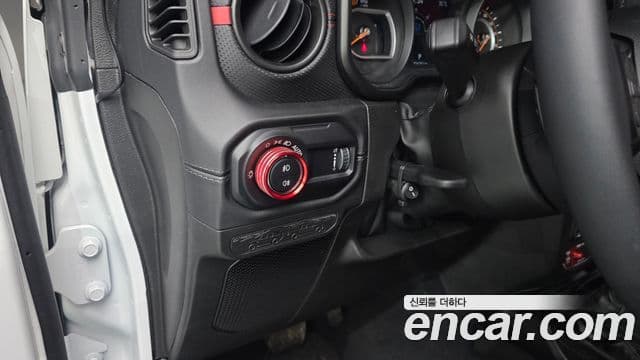 Jeep Wrangler 2025 — ფოტო 17/20