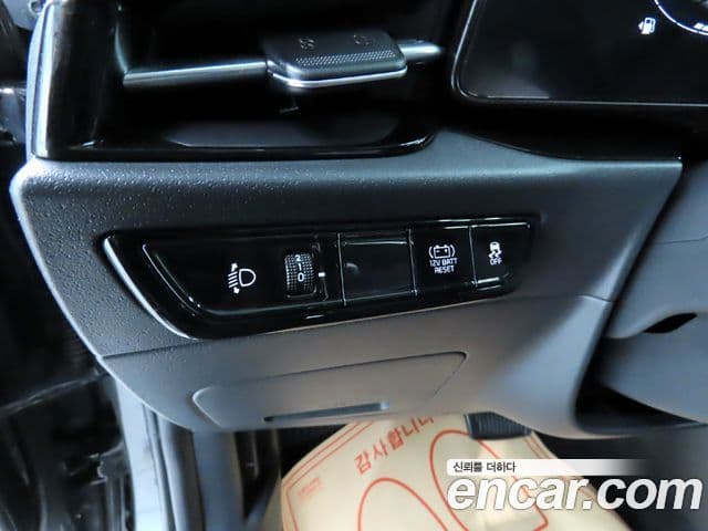 Kia Niro 2022 — ფოტო 17/20