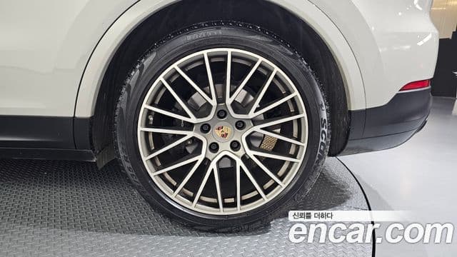 Porsche Cayenne 2022 — Photo 7/31
