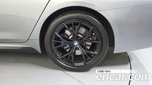 BMW 5 Series 2023 — Photo 12/31