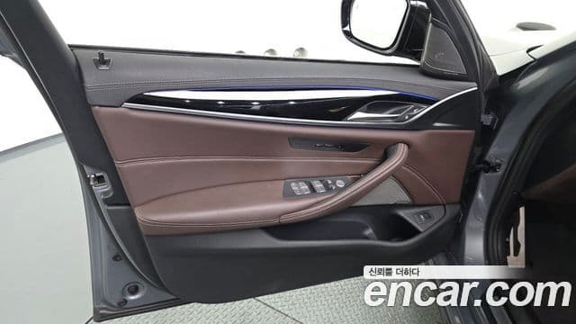 BMW 5 Series 2023 — Photo 2/31
