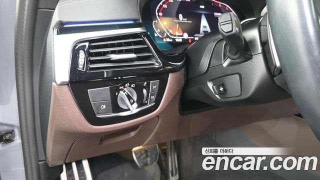 BMW 5 Series 2023 — Photo 14/31