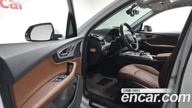 Audi Q7 2019 — Şəkil 10/20