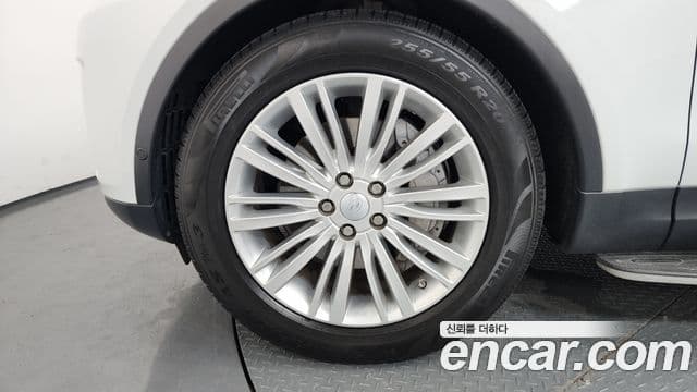 Land Rover Discovery 5 2019 — ფოტო 5/20