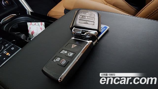 Land Rover Discovery 5 2019 — ფოტო 16/20