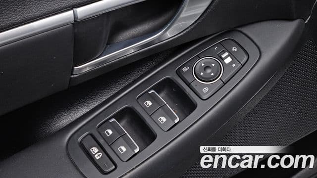 Hyundai Sonata Hybrid 2019 — Photo 16/31