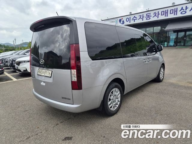 Hyundai Staria 2022 — ფოტო 2/20