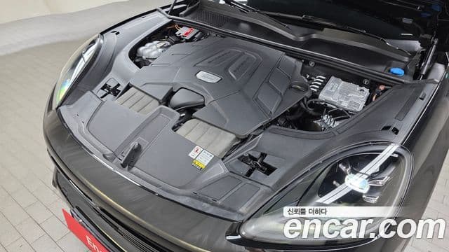 Porsche Cayenne 2023 — ფოტო 6/20
