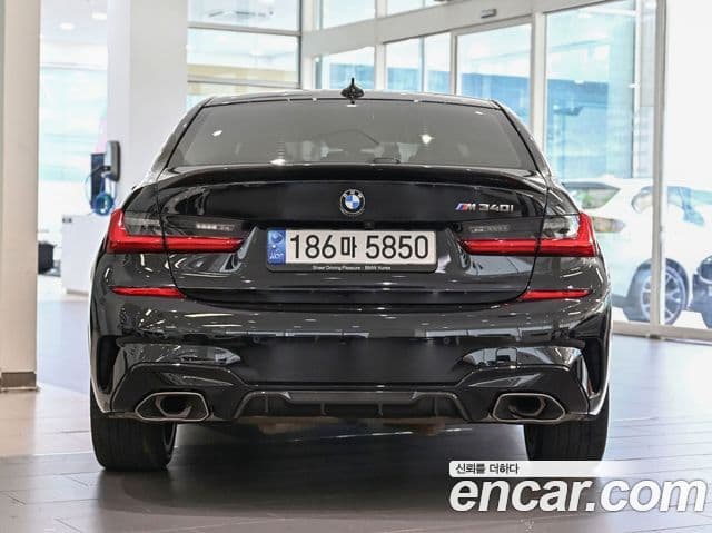 BMW 3 Series 2022 — ფოტო 2/19