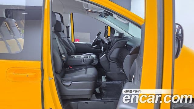 Hyundai Staria 2024 — ფოტო 11/20