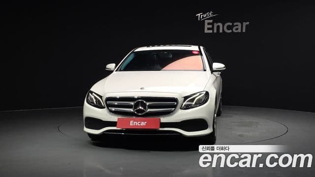 Mercedes-Benz E-Class 2018 — ფოტო 3/20