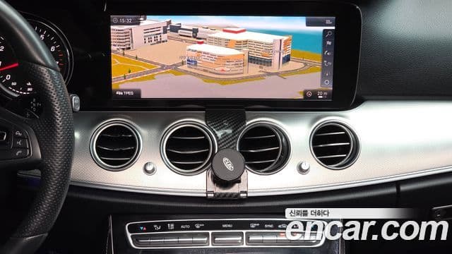Mercedes-Benz E-Class 2018 — ფოტო 14/20