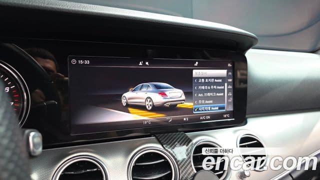 Mercedes-Benz E-Class 2018 — ფოტო 16/20