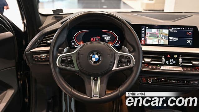 BMW 1 Series 2023 — ფოტო 15/20