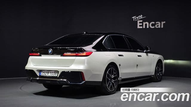 BMW 7 Series 2024 — ფოტო 2/20