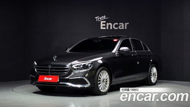 Mercedes-Benz E-Class 2023 — Фото 1/20