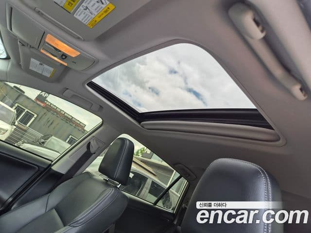 Toyota RAV4 2018 — Şəkil 16/20
