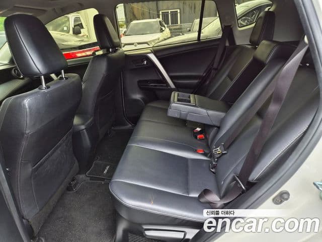 Toyota RAV4 2018 — Şəkil 19/20
