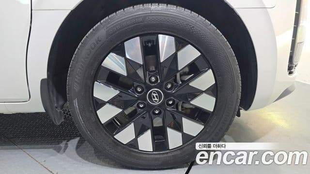 Hyundai Staria 2024 — Photo 34/37