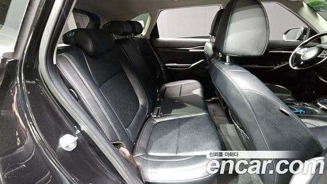 Kia Seltos 2023 — ფოტო 19/20