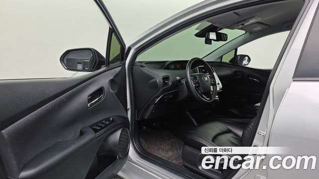 Toyota Prius 2022 — Photo 28/32