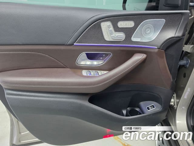 Mercedes-Benz GLS-Class 2021 — Photo 8/18