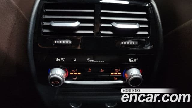 BMW 5 Series 2018 — Şəkil 10/32