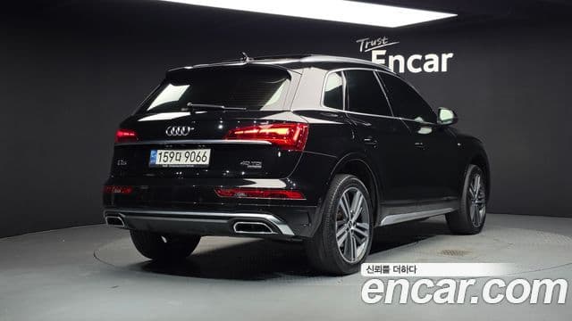 Audi Q5 2021 — Фото 2/20