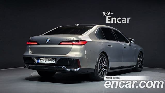 BMW 7 Series 2024 — Photo 15/32