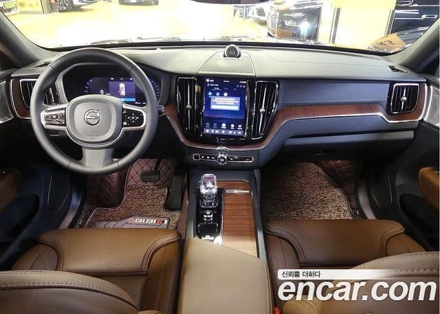 Volvo XC60 2024 — Фото 10/20