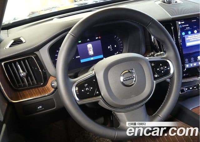 Volvo XC60 2024 — Фото 12/20